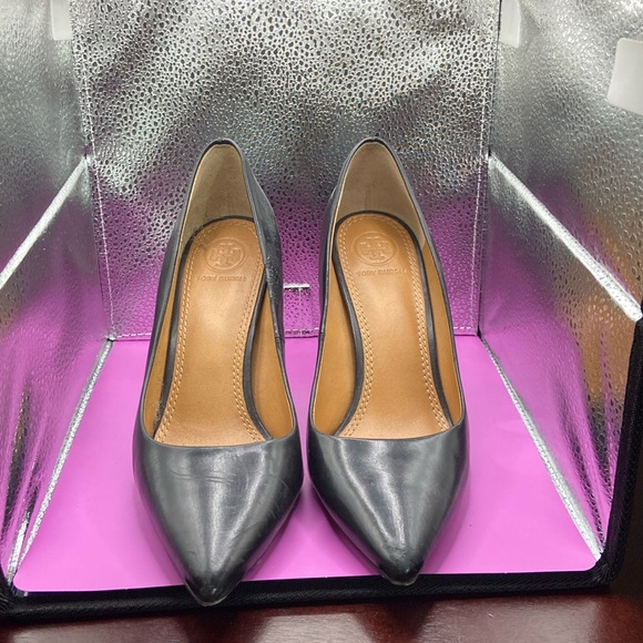 Tory Burch black heels sized 7 - Picture 1 of 3
